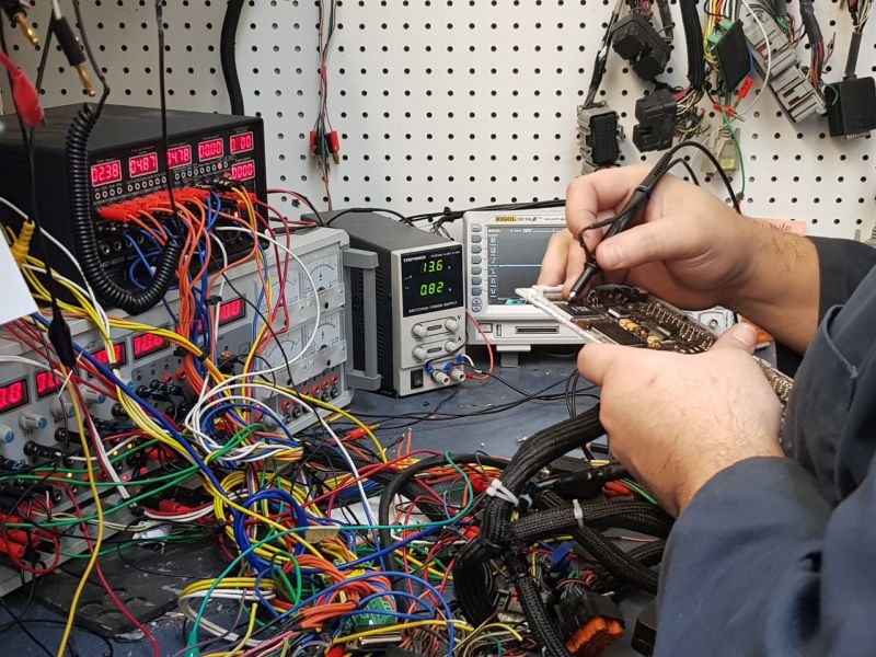 Archivo:Cursos virtuales reparación ECU automotriz.jpg